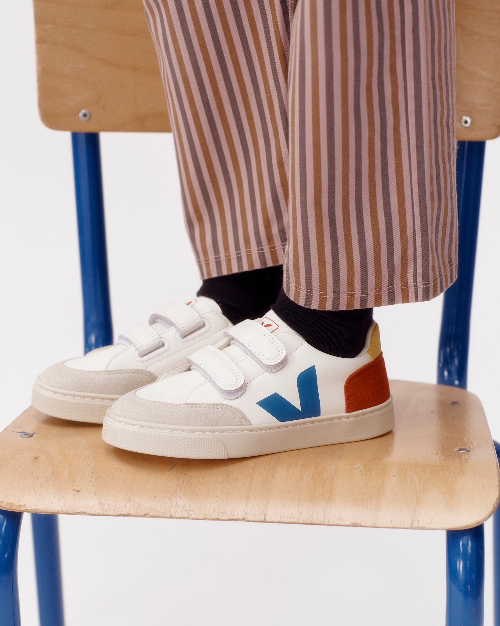 Veja V-12 White XV0520980C
